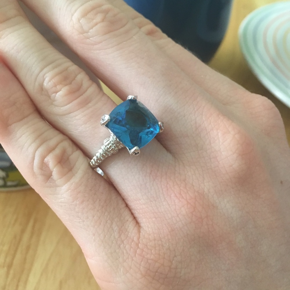 RING beautiful cubic zirconia blue ring